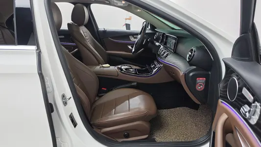 Mercedes-Benz E-Class W213 E220d 2018 26