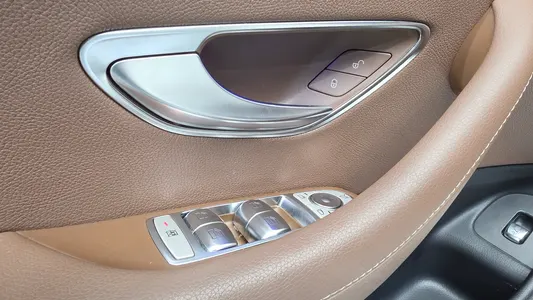 Mercedes-Benz E-Class W213 E220d 2018 38