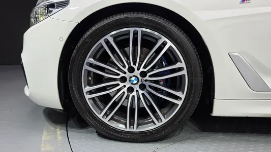 BMW 5 Series (G30) 530i M 2019 5
