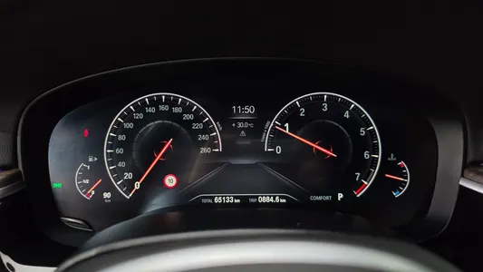 BMW 5 Series (G30) 530i M 2019 8