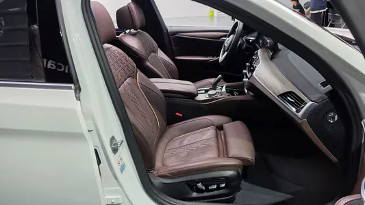 BMW 5 Series (G30) 530i M 2019 26