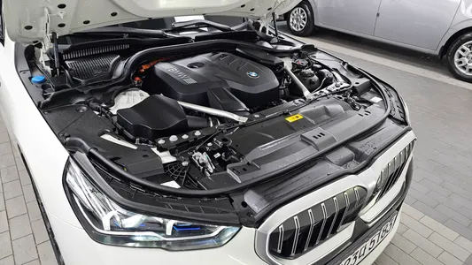 BMW 5 Series (G60) 530e M 2025 6