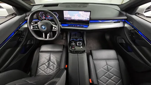 BMW 5 Series (G60) 530e M 2025 7