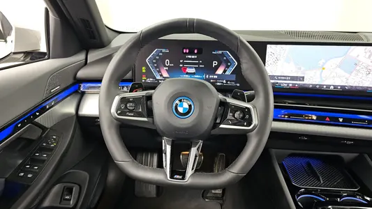 BMW 5 Series (G60) 530e M 2025 13