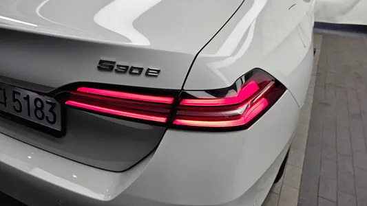BMW 5 Series (G60) 530e M 2025 23