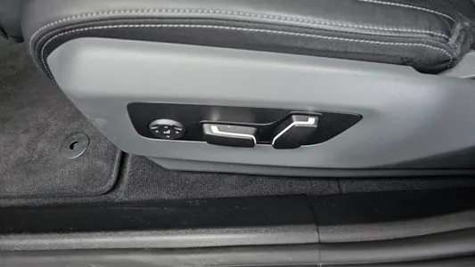 BMW 5 Series (G60) 530e M 2025 31