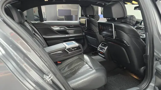 BMW 7 Series (G11) 740Li xDrive M 2017 11