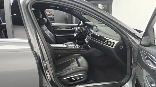 BMW 7 Series (G11) 740Li xDrive M 2017 26