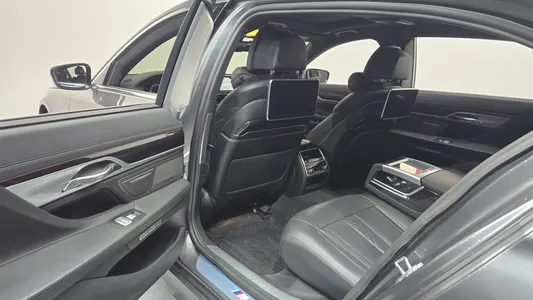 BMW 7 Series (G11) 740Li xDrive M 2017 31