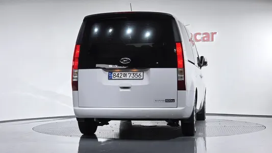Hyundai Staria L3.5 5 2023 4