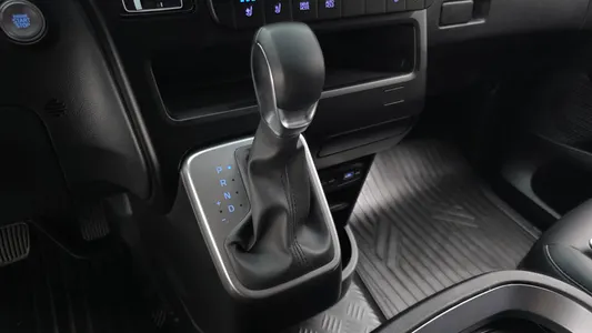 Hyundai Staria L3.5 5 2023 9