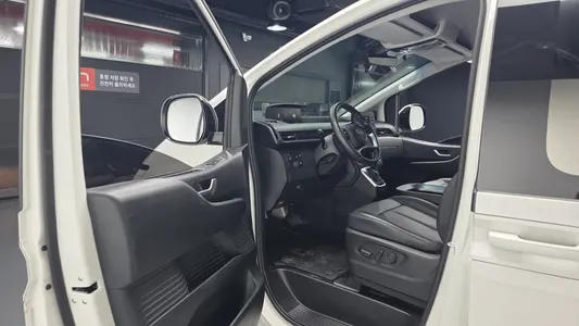Hyundai Staria L3.5 5 2023 10