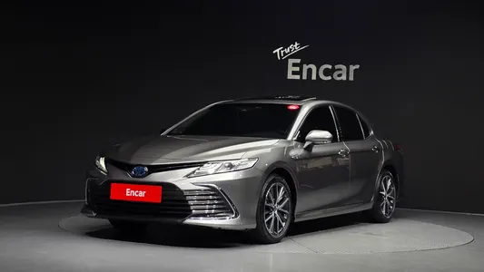 Toyota (XV70) 2.5 XLE 2022