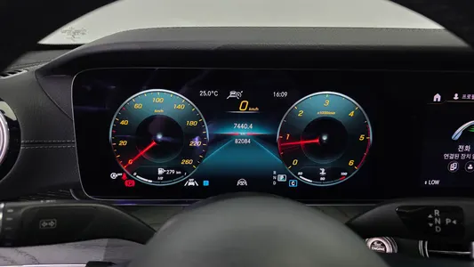 Mercedes-Benz E-Class W213 E220d 4MATIC AMG Line 2021 8
