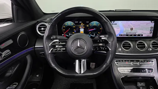 Mercedes-Benz E-Class W213 E220d 4MATIC AMG Line 2021 13
