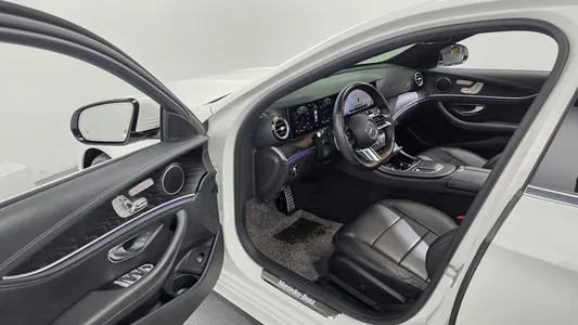 Mercedes-Benz E-Class W213 E220d 4MATIC AMG Line 2021 10