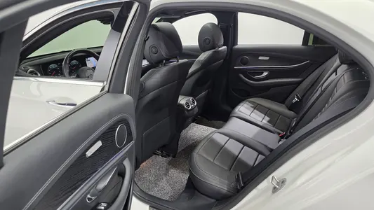 Mercedes-Benz E-Class W213 E220d 4MATIC AMG Line 2021 18