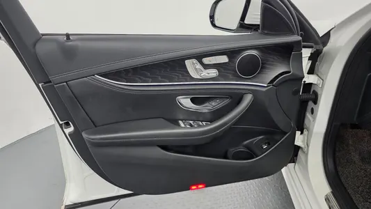 Mercedes-Benz E-Class W213 E220d 4MATIC AMG Line 2021 24