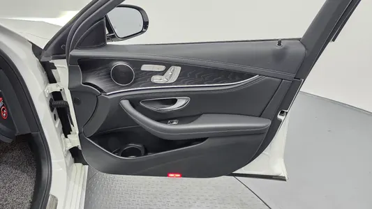 Mercedes-Benz E-Class W213 E220d 4MATIC AMG Line 2021 25