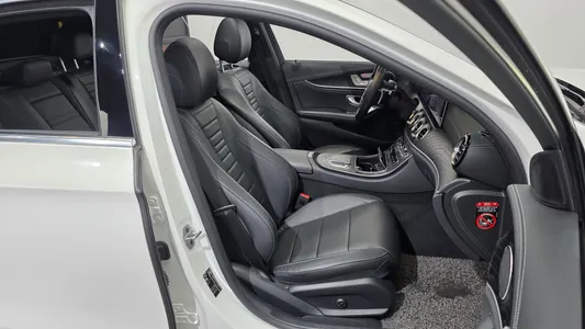 Mercedes-Benz E-Class W213 E220d 4MATIC AMG Line 2021 26