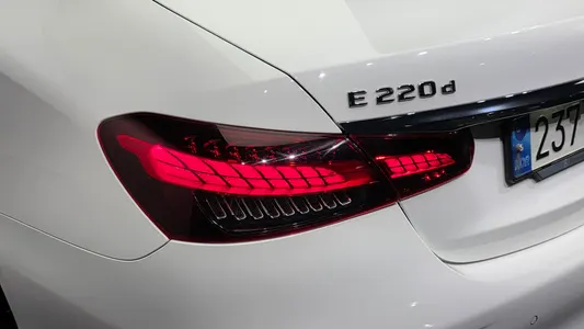 Mercedes-Benz E-Class W213 E220d 4MATIC AMG Line 2021 23