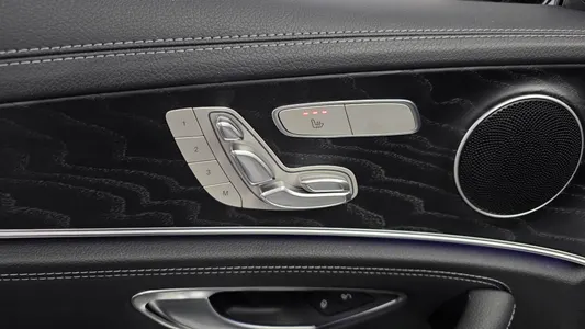 Mercedes-Benz E-Class W213 E220d 4MATIC AMG Line 2021 32