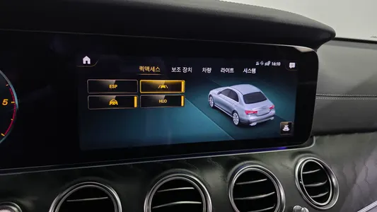 Mercedes-Benz E-Class W213 E220d 4MATIC AMG Line 2021 36