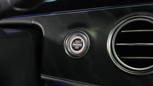 Mercedes-Benz E-Class W213 E220d 4MATIC AMG Line 2021 27