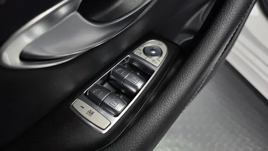 Mercedes-Benz E-Class W213 E220d 4MATIC AMG Line 2021 28
