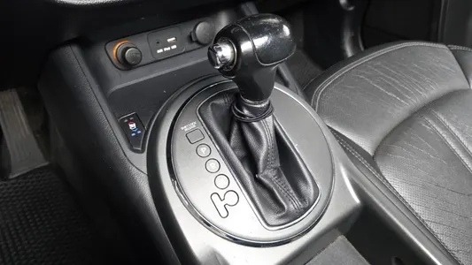 Kia R 2WD TLX 2010 9