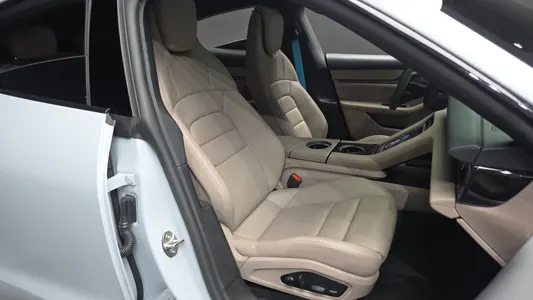 Porsche 타이칸 4S 2025 12