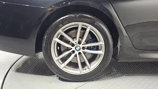 BMW 5 Series (G30) 530i M 2017 4