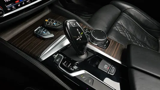 BMW 5 Series (G30) 530i M 2017 8