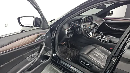 BMW 5 Series (G30) 530i M 2017 9
