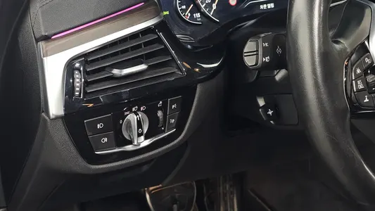 BMW 5 Series (G30) 530i M 2017 15