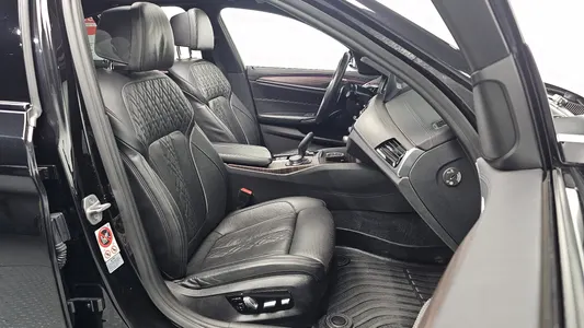BMW 5 Series (G30) 530i M 2017 26