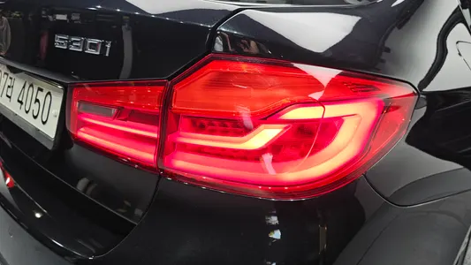 BMW 5 Series (G30) 530i M 2017 23
