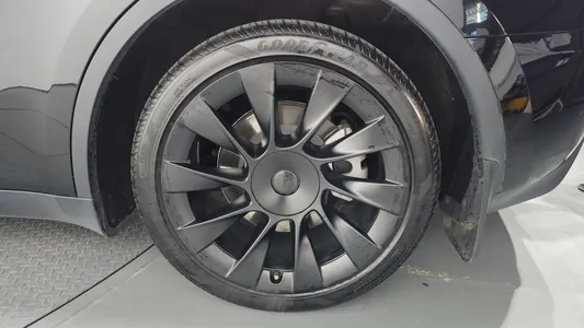 Tesla Y RWD 2023 5