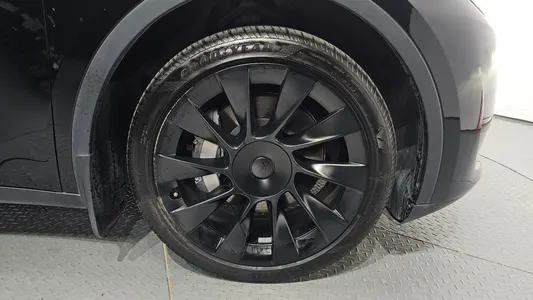 Tesla Y RWD 2023 21