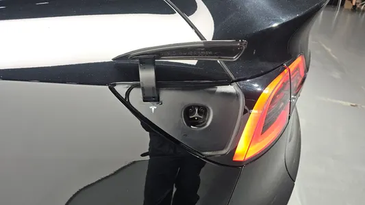 Tesla Y RWD 2023 33