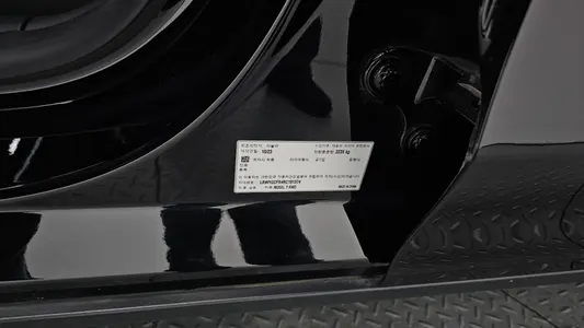 Tesla Y RWD 2023 36