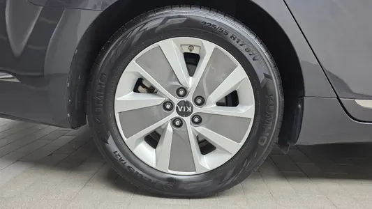 Kia K7 2017 5