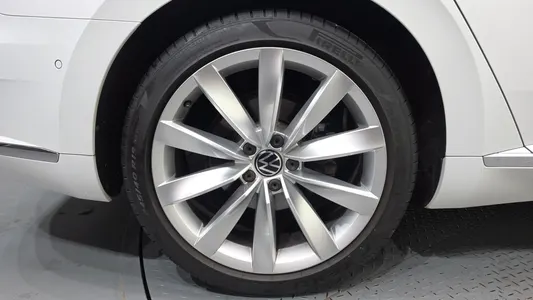 Volkswagen 아테온 2.0 TDI 2023 5