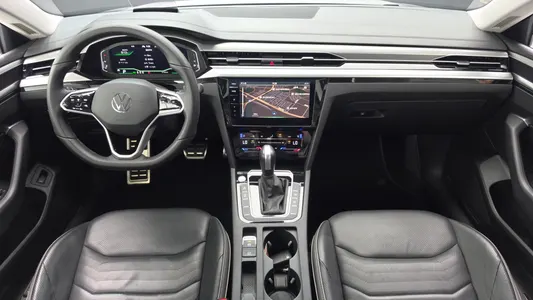Volkswagen 아테온 2.0 TDI 2023 7
