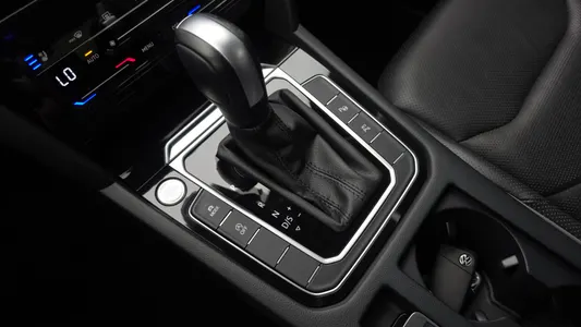 Volkswagen 아테온 2.0 TDI 2023 9