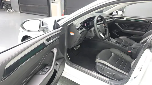 Volkswagen 아테온 2.0 TDI 2023 10
