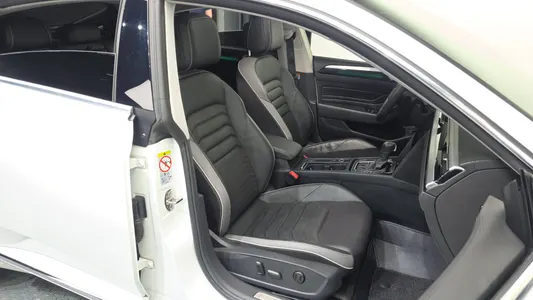 Volkswagen 아테온 2.0 TDI 2023 26