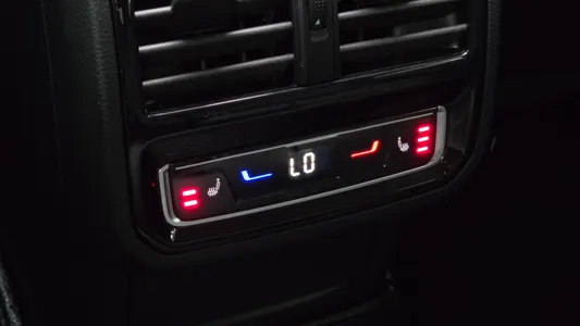 Volkswagen 아테온 2.0 TDI 2023 29
