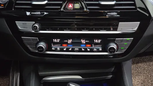 BMW 6 Series GT (G32) 620d M 2024 29