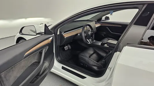 Tesla 3 AWD 2022 10